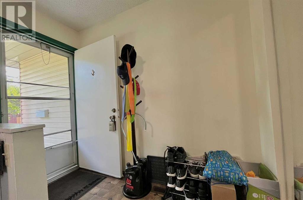 Single Family House for Sale in  Berkley Close NW Beddington Heights Calgary 