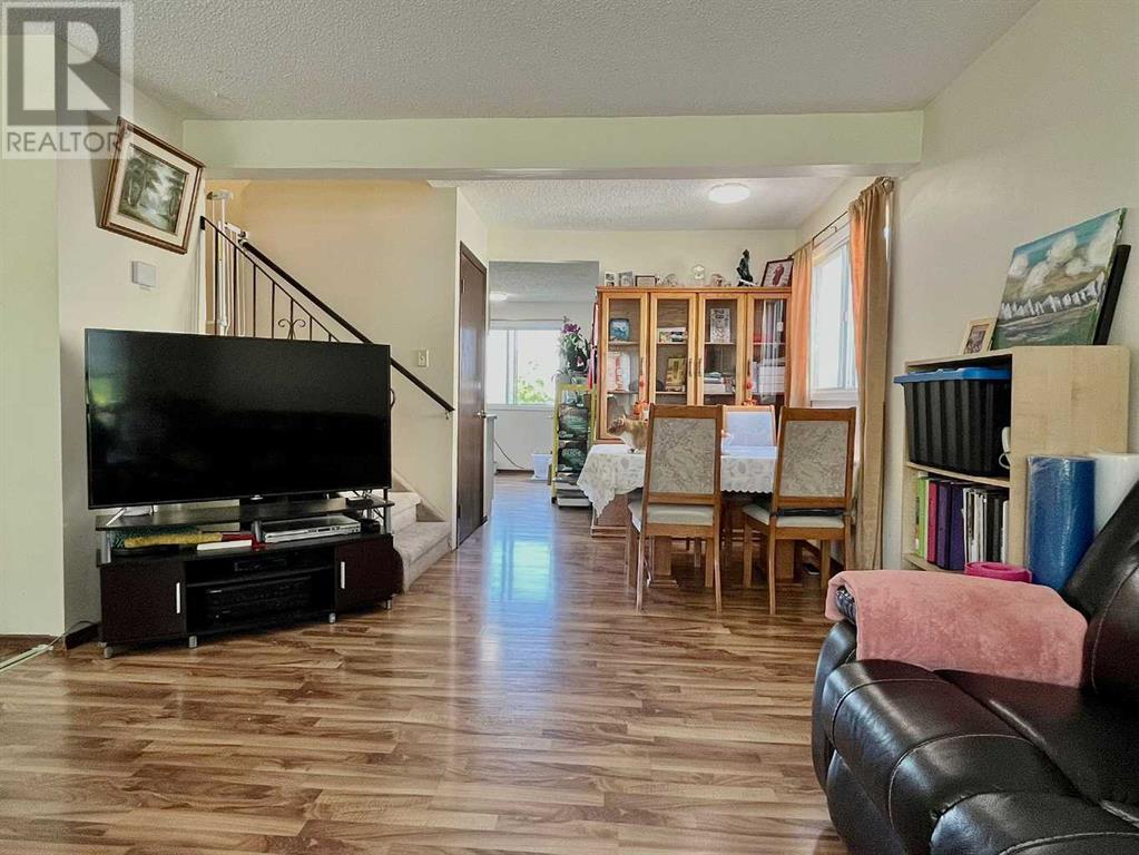 Single Family House for Sale in  Berkley Close NW Beddington Heights Calgary 