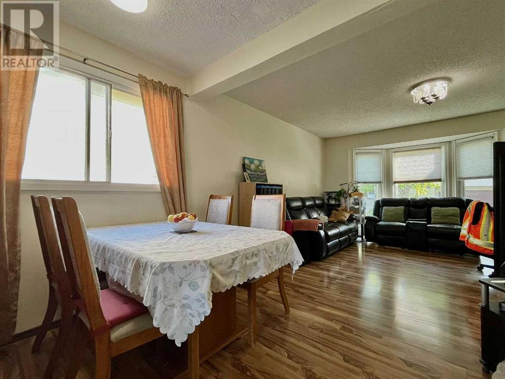 Single Family House for Sale in  Berkley Close NW Beddington Heights Calgary 