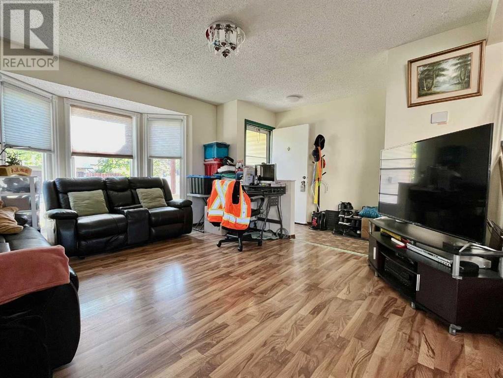 Single Family House for Sale in  Berkley Close NW Beddington Heights Calgary 
