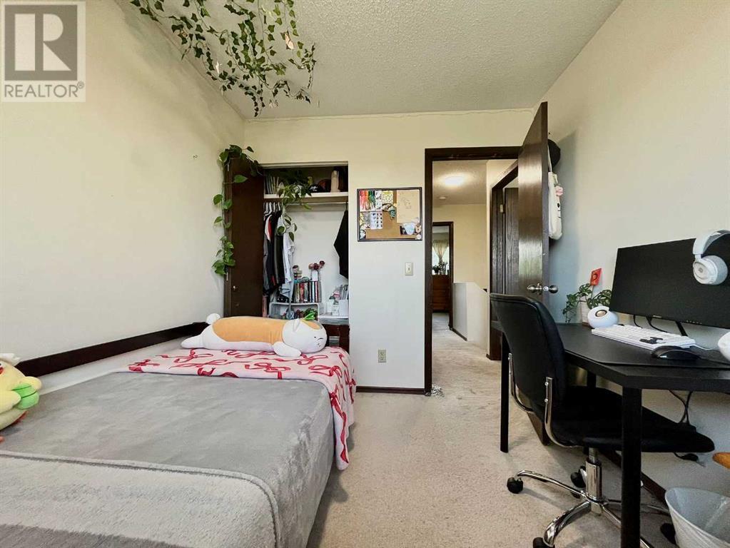 Single Family House for Sale in  Berkley Close NW Beddington Heights Calgary 