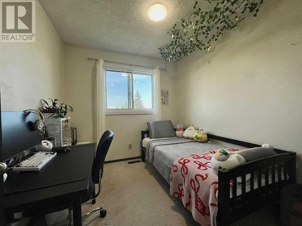 Single Family House for Sale in  Berkley Close NW Beddington Heights Calgary 