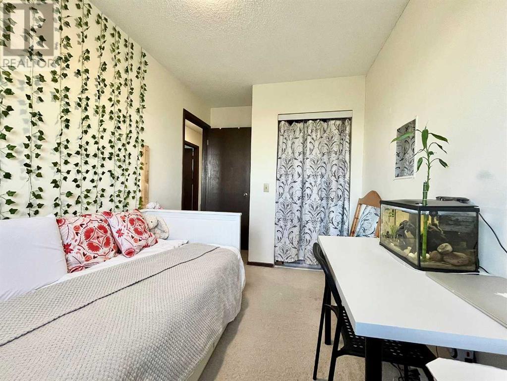 Single Family House for Sale in  Berkley Close NW Beddington Heights Calgary 