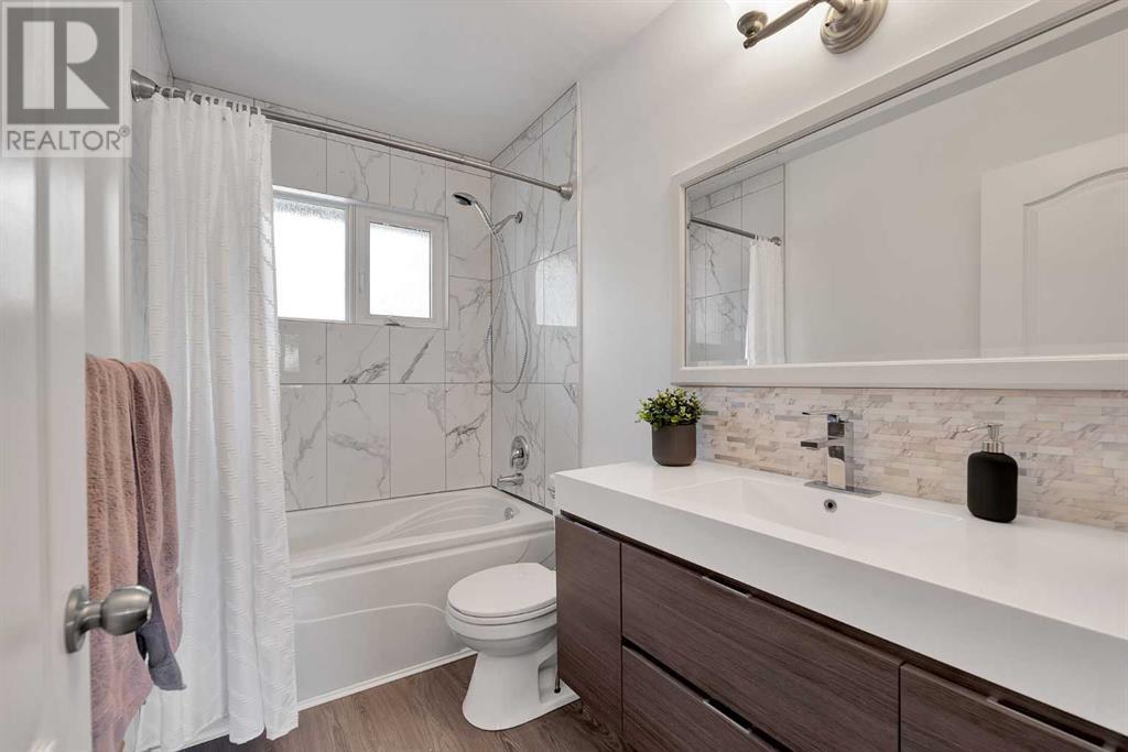 Single Family House Bungalow for Sale in   Avenue SW Haysboro Calgary 