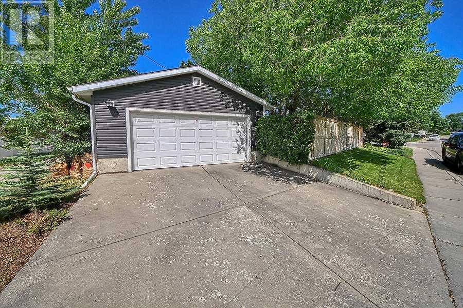 Single Family House Bungalow for Sale in   Avenue NW Huntington Hills Calgary 