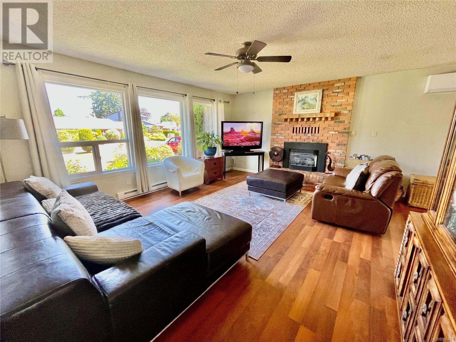 Photo 3 of 1536 Juan De Fuca Blvd, Parksville BC