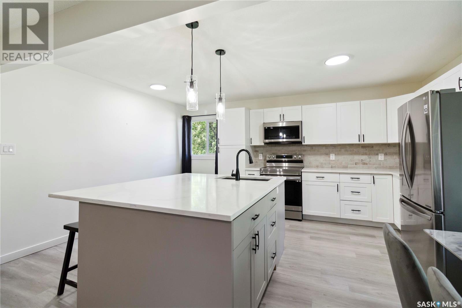 Photo 11 of 2534 Eastview, Saskatoon SK