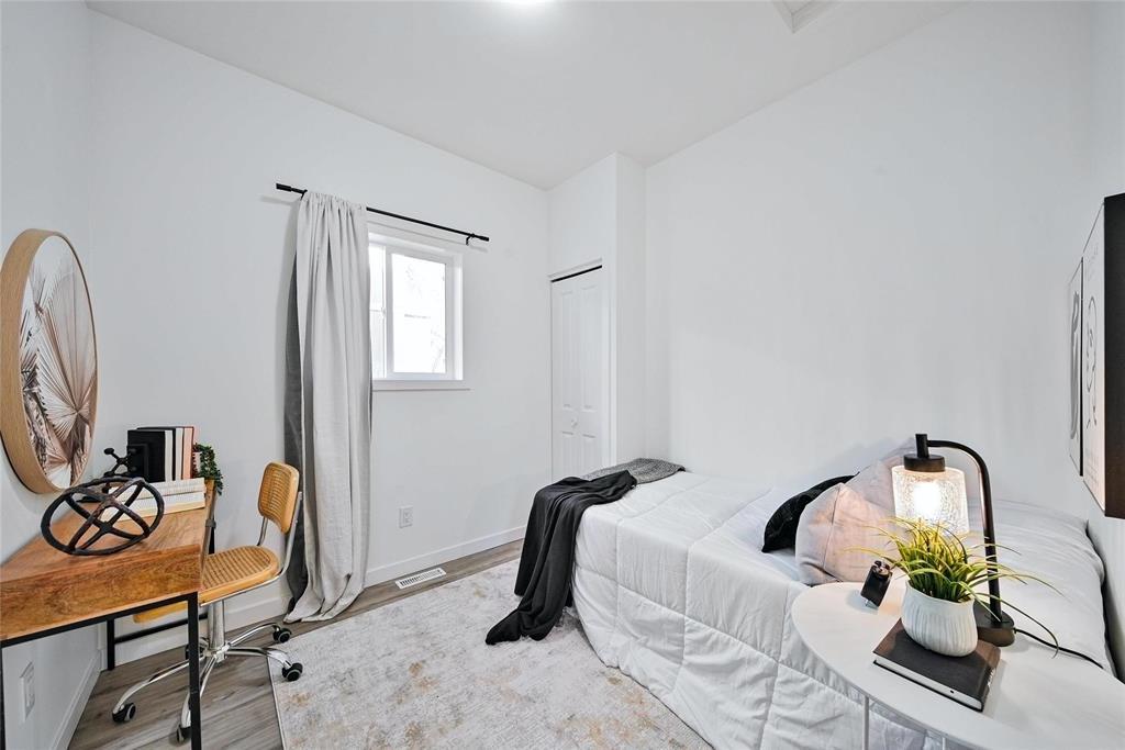 Photo 3 of 572 Ross Avenue, Winnipeg MB