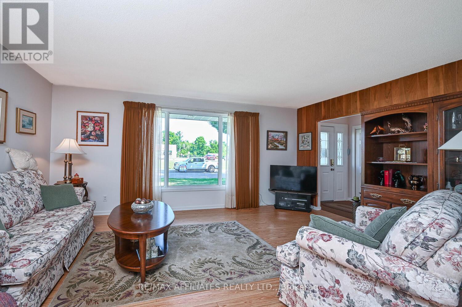 Photo 11 of 5 Ross Street W, Smiths Falls ON