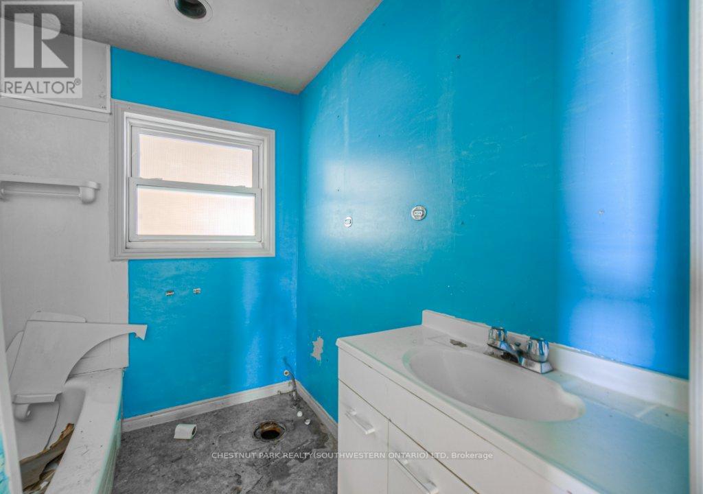 Photo 17 of 245 Ainslie Street S, Cambridge ON