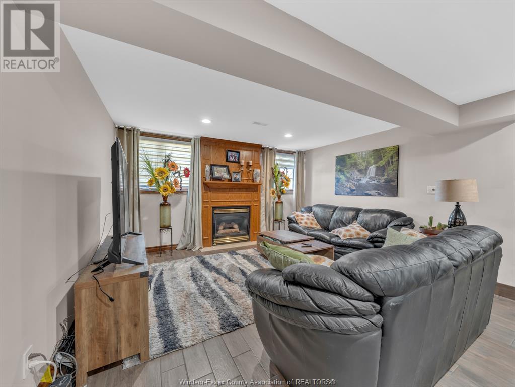 Photo 46 of 578 County Rd 34 West, Essex ON