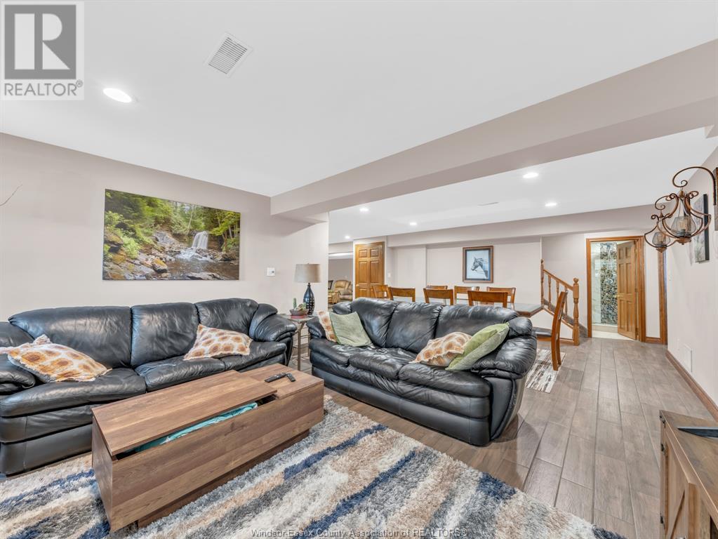 Photo 16 of 578 County Rd 34 West, Essex ON