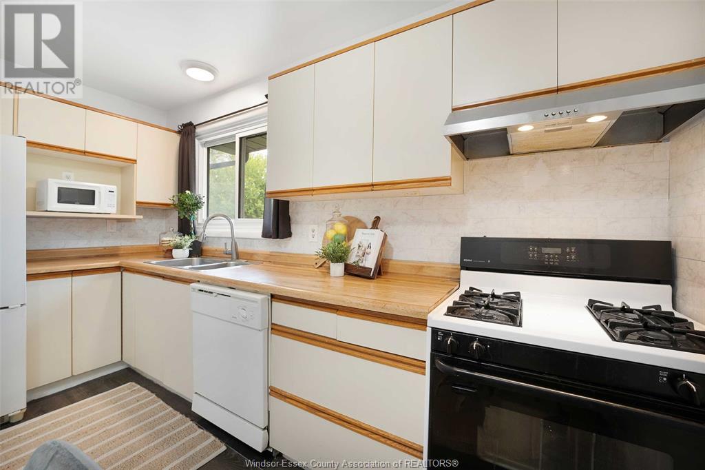 Photo 20 of 1558 Stratford Court, Windsor ON