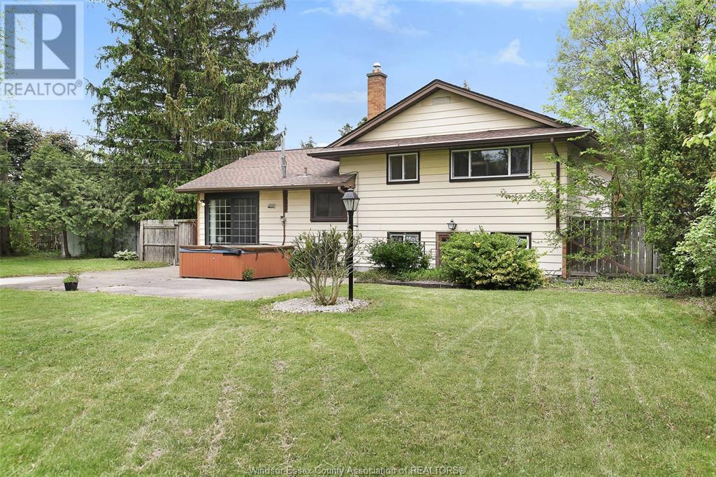 Photo 11 of 1558 Stratford Court, Windsor ON