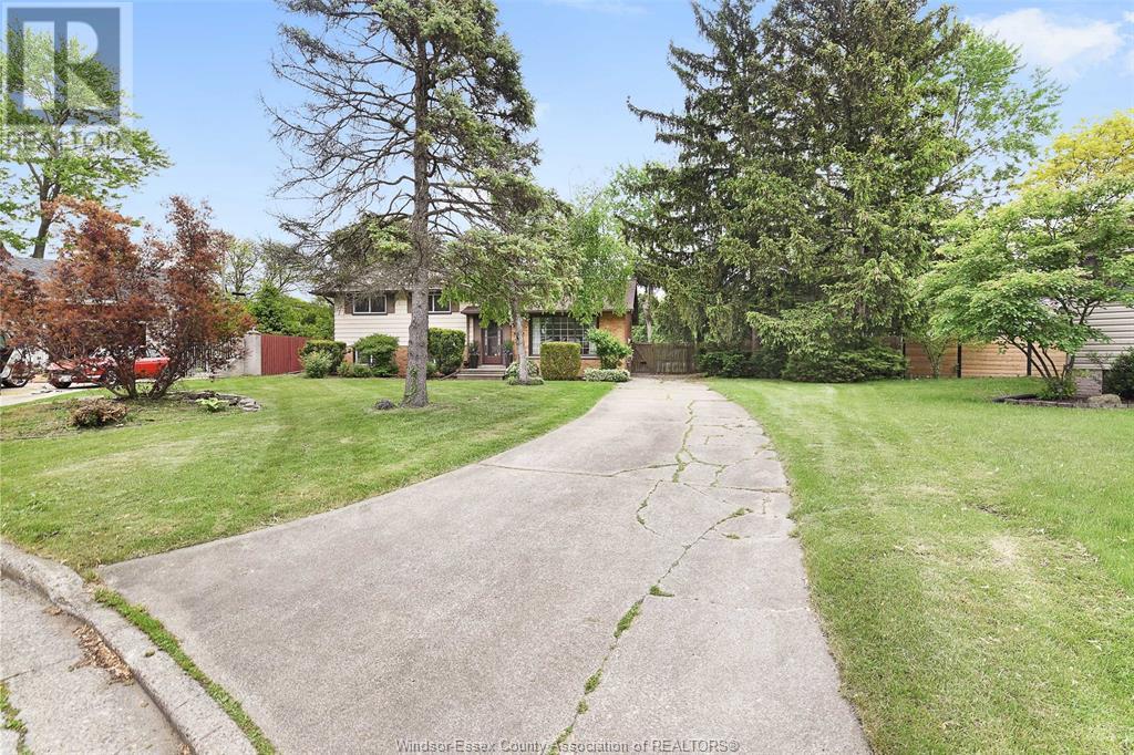 Photo 5 of 1558 Stratford Court, Windsor ON