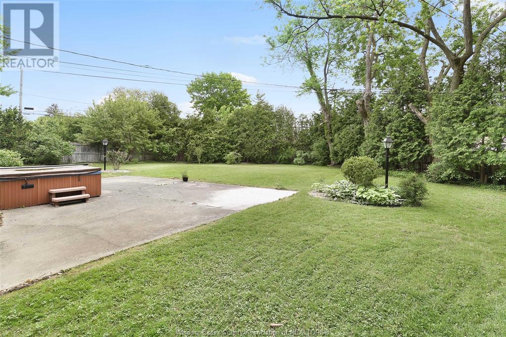 Photo 9 of 1558 Stratford Court, Windsor ON
