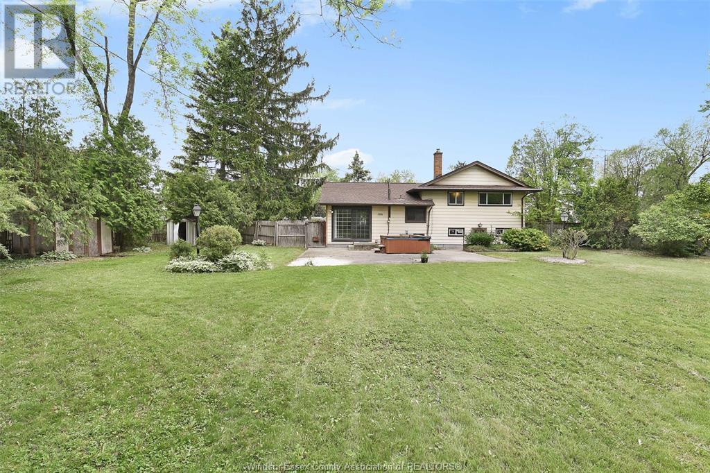 Photo 10 of 1558 Stratford Court, Windsor ON