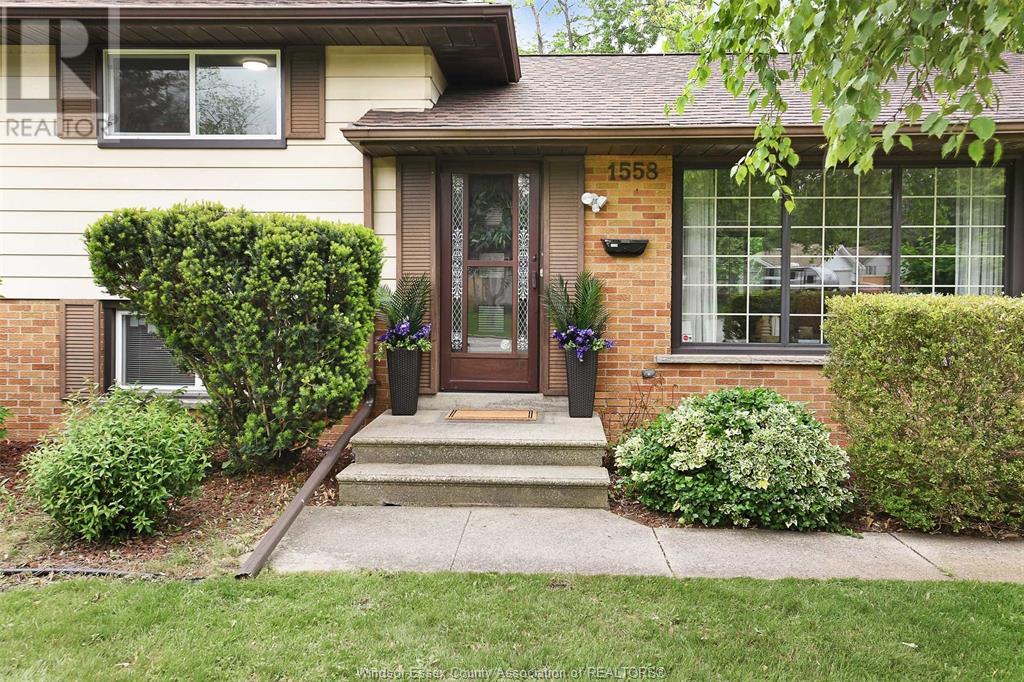 Photo 8 of 1558 Stratford Court, Windsor ON