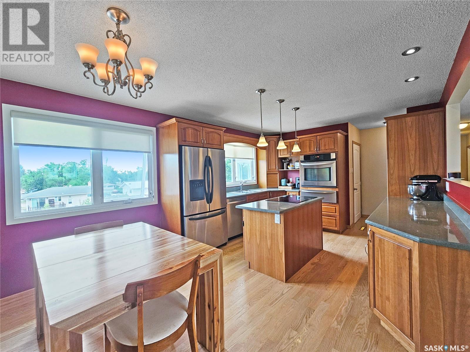 Single Family House Bungalow for Sale in  Bell STREET E Swift Current 