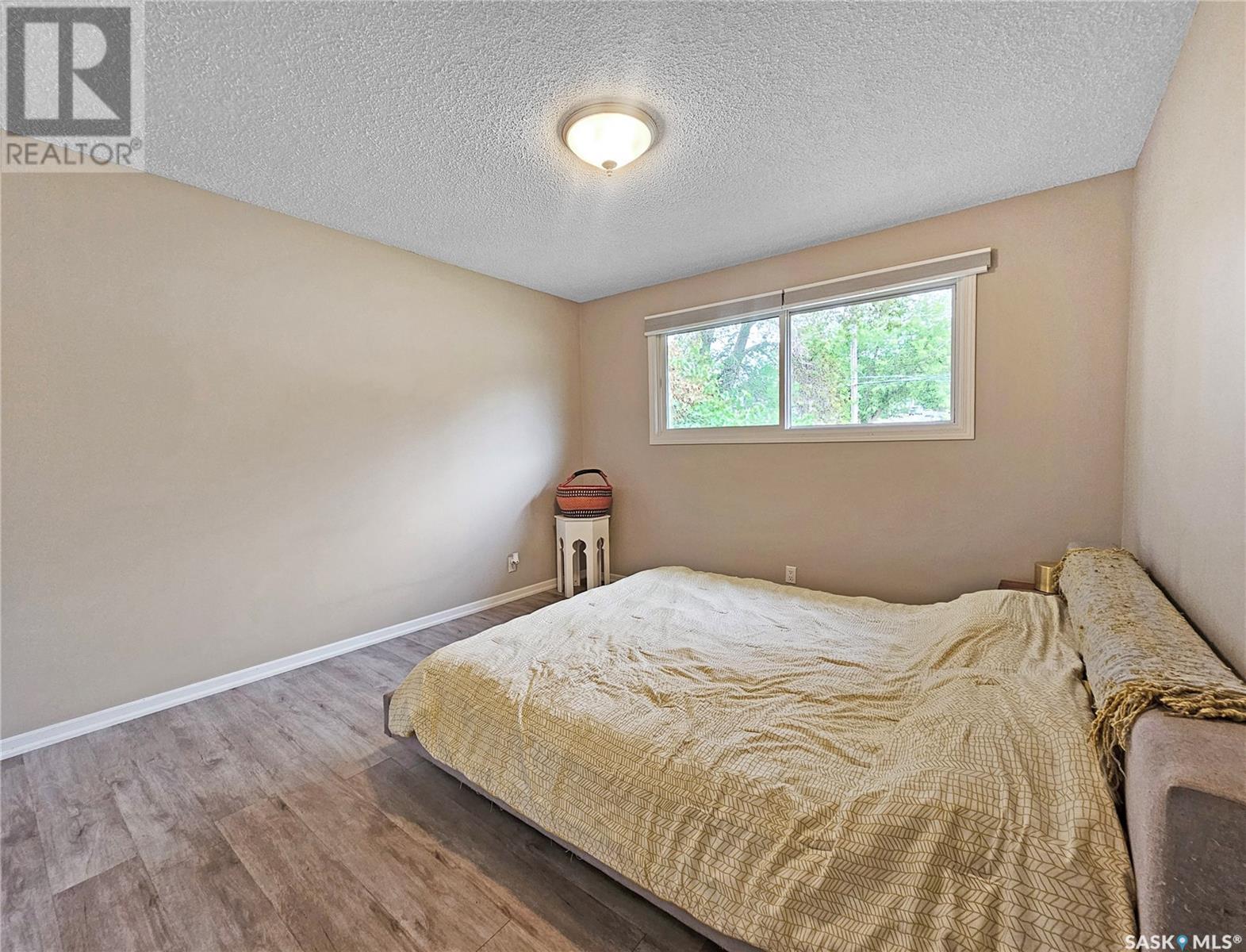 Single Family House Bungalow for Sale in  Bell STREET E Swift Current 