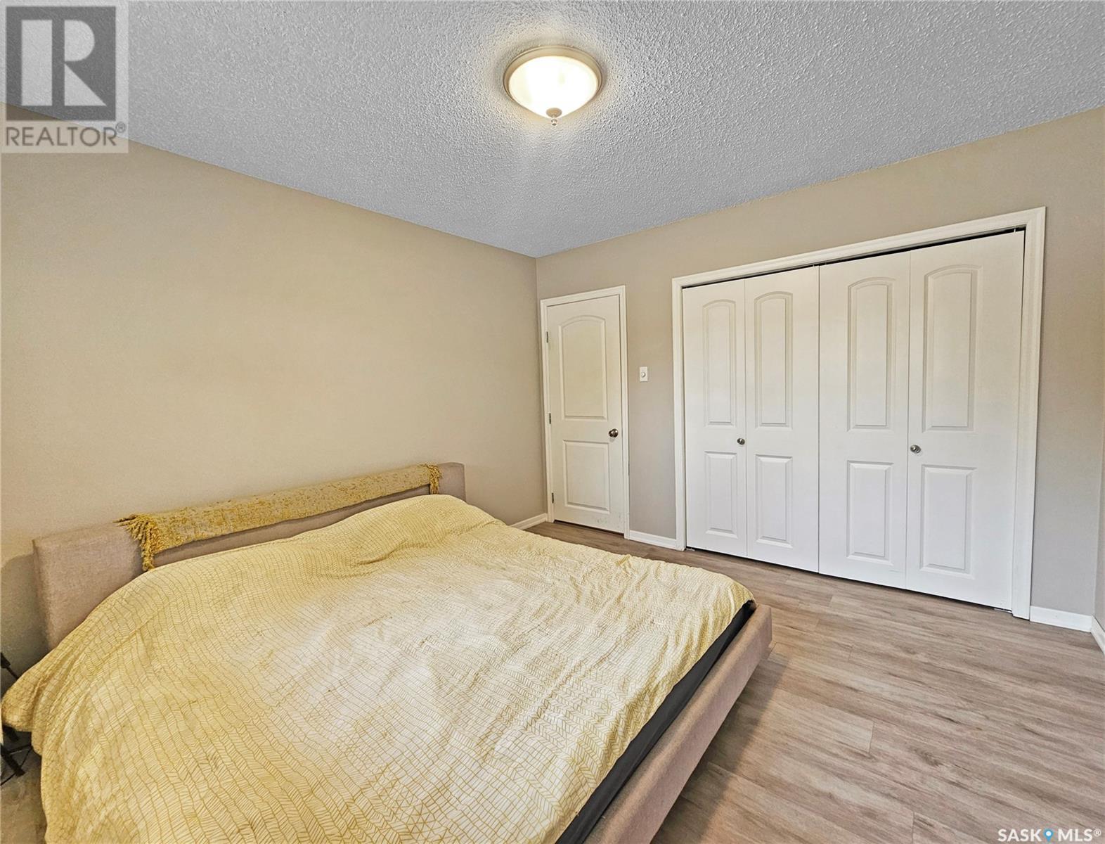 Single Family House Bungalow for Sale in  Bell STREET E Swift Current 