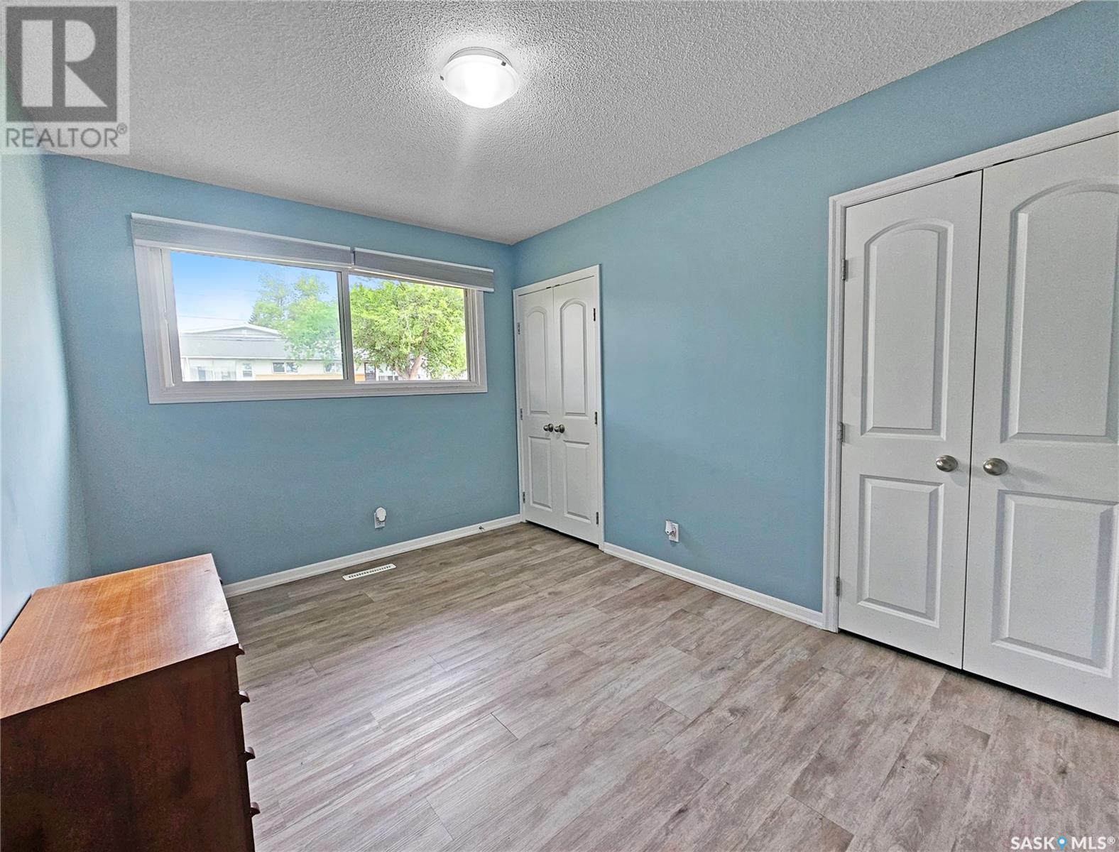 Single Family House Bungalow for Sale in  Bell STREET E Swift Current 