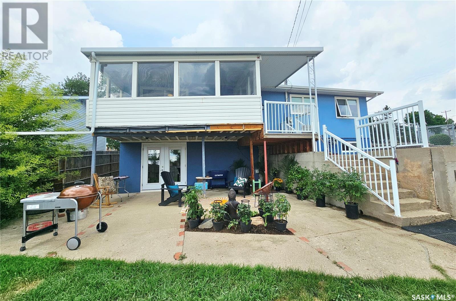 Single Family House Bungalow for Sale in  Bell STREET E Swift Current 