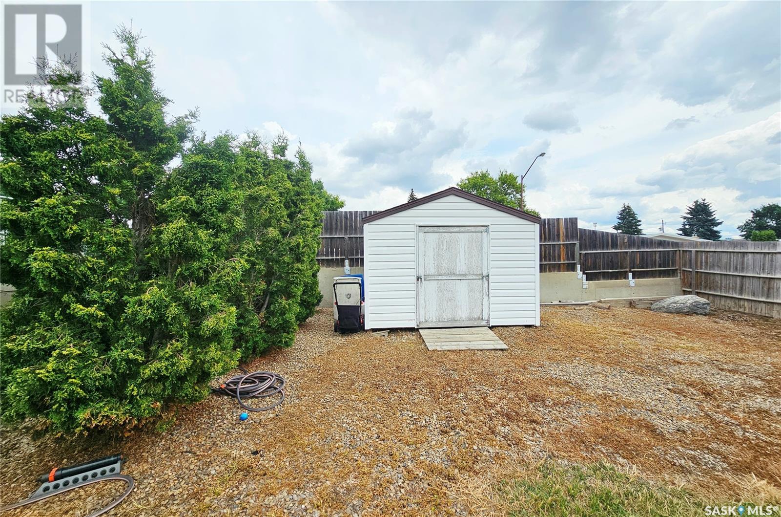 Single Family House Bungalow for Sale in  Bell STREET E Swift Current 