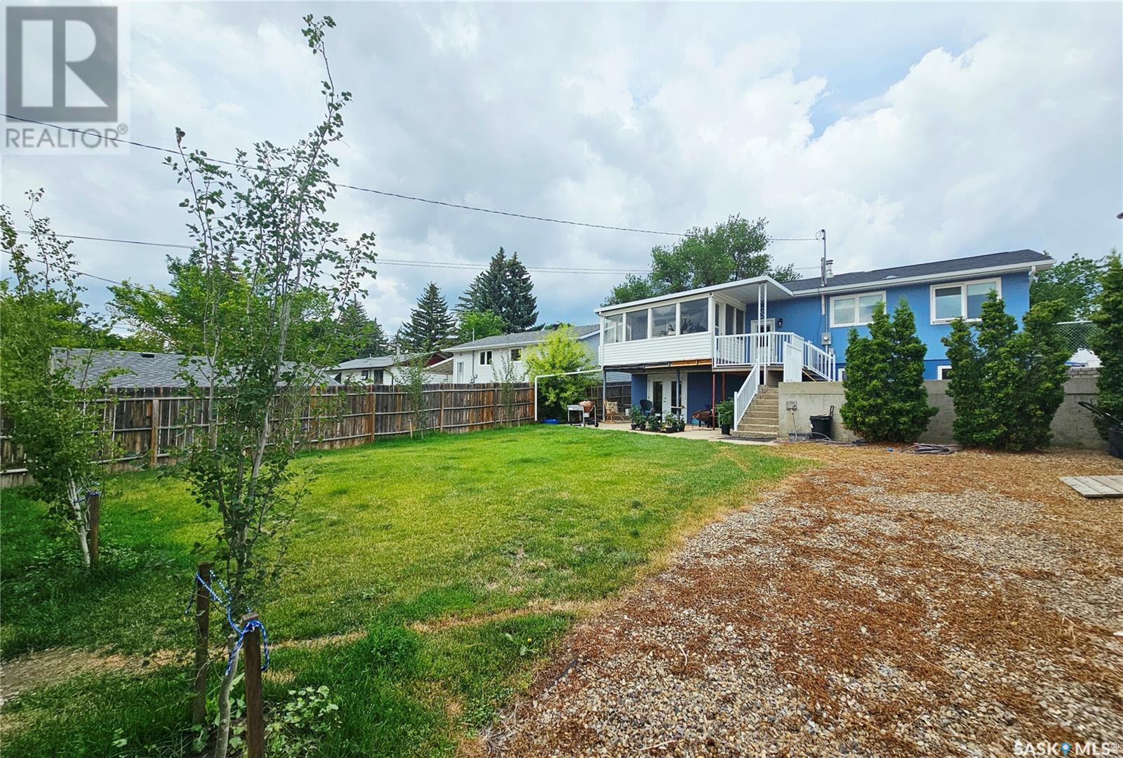 Single Family House Bungalow for Sale in  Bell STREET E Swift Current 