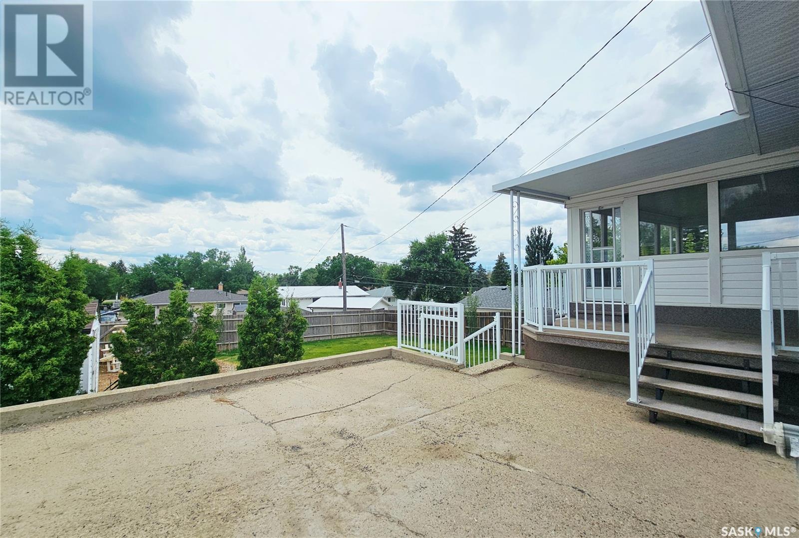 Single Family House Bungalow for Sale in  Bell STREET E Swift Current 