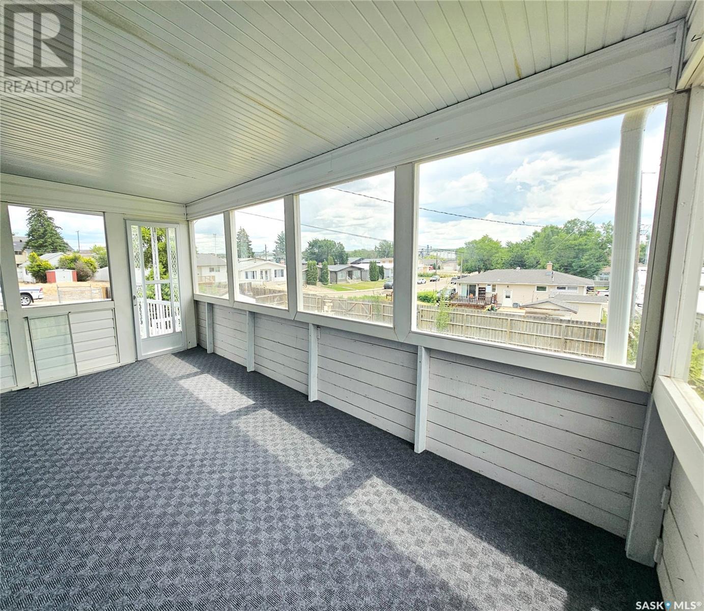 Single Family House Bungalow for Sale in  Bell STREET E Swift Current 