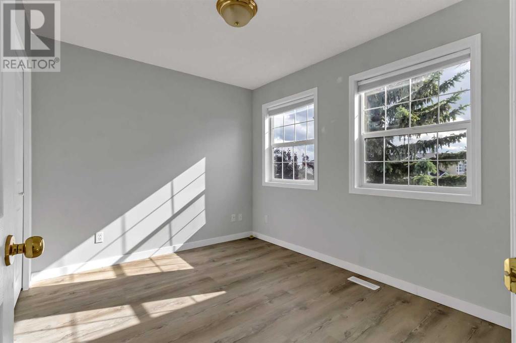 Single Family House for Sale in  Royal Elm Drive NW Royal Oak Calgary 