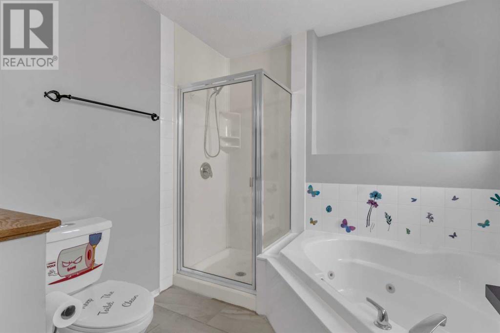 Single Family House for Sale in  Royal Elm Drive NW Royal Oak Calgary 