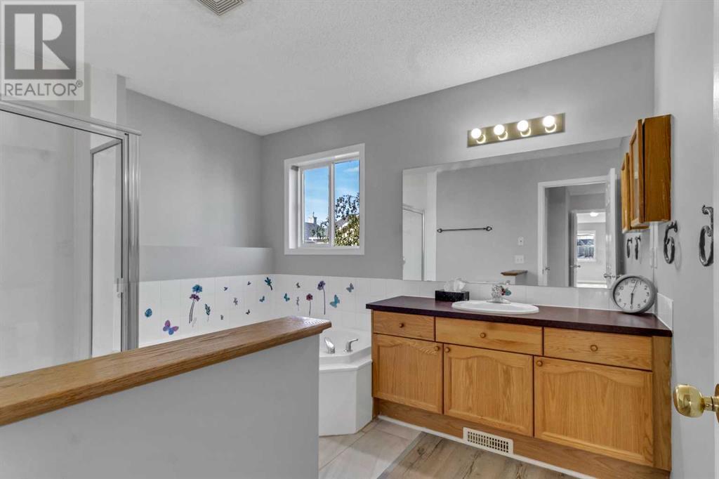 Single Family House for Sale in  Royal Elm Drive NW Royal Oak Calgary 