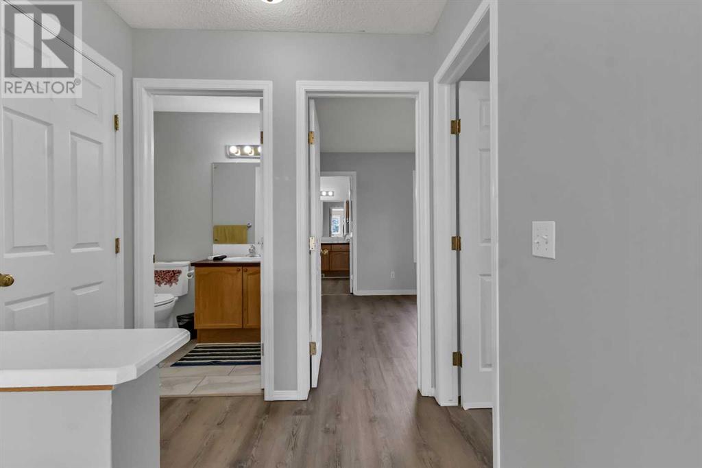 Single Family House for Sale in  Royal Elm Drive NW Royal Oak Calgary 