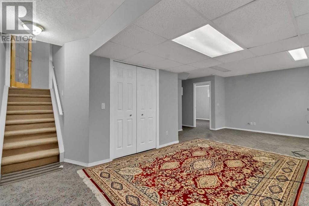 Single Family House for Sale in  Royal Elm Drive NW Royal Oak Calgary 