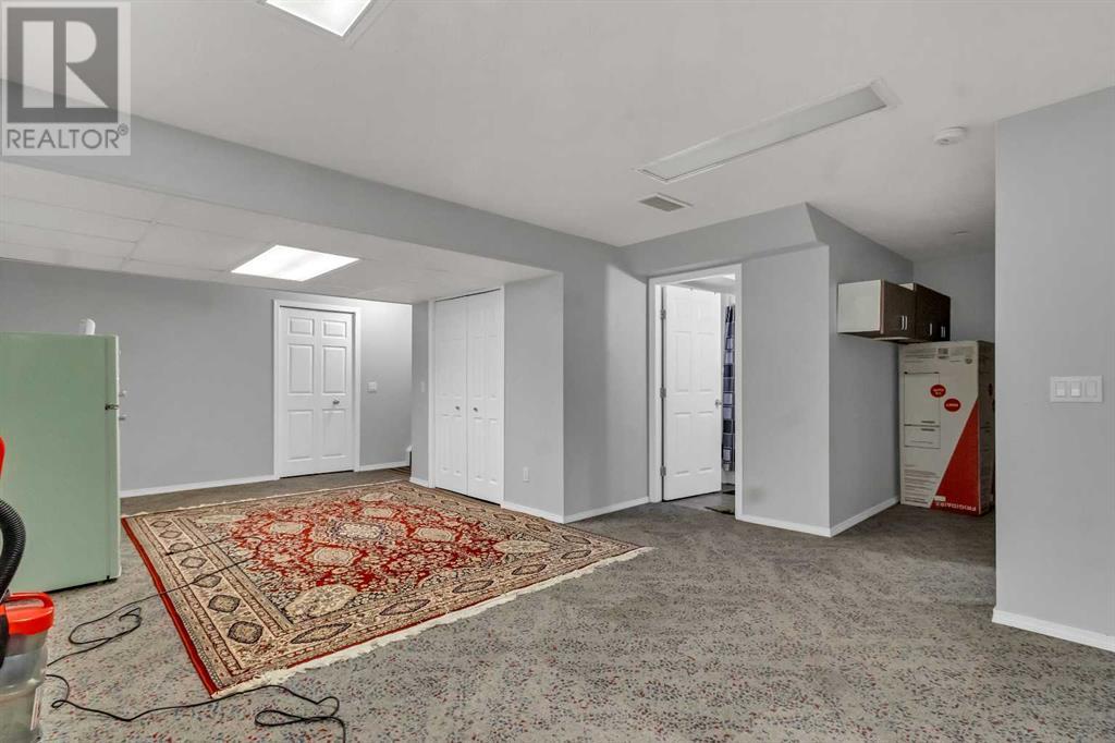 Single Family House for Sale in  Royal Elm Drive NW Royal Oak Calgary 