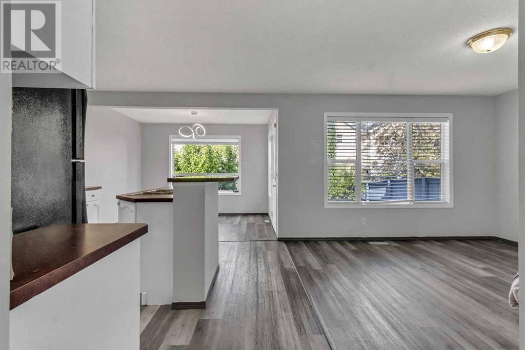 Single Family House for Sale in  Royal Elm Drive NW Royal Oak Calgary 