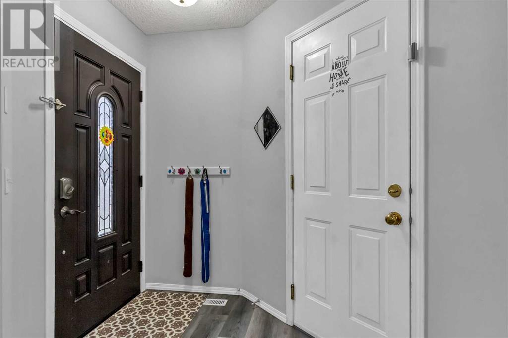 Single Family House for Sale in  Royal Elm Drive NW Royal Oak Calgary 