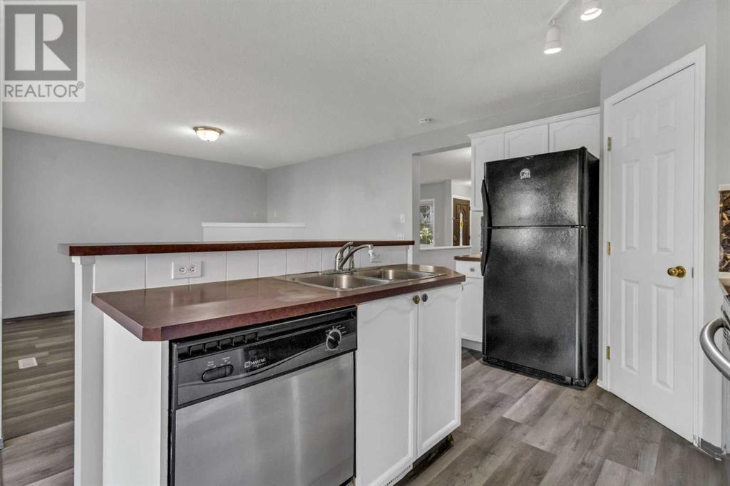 Single Family House for Sale in  Royal Elm Drive NW Royal Oak Calgary 