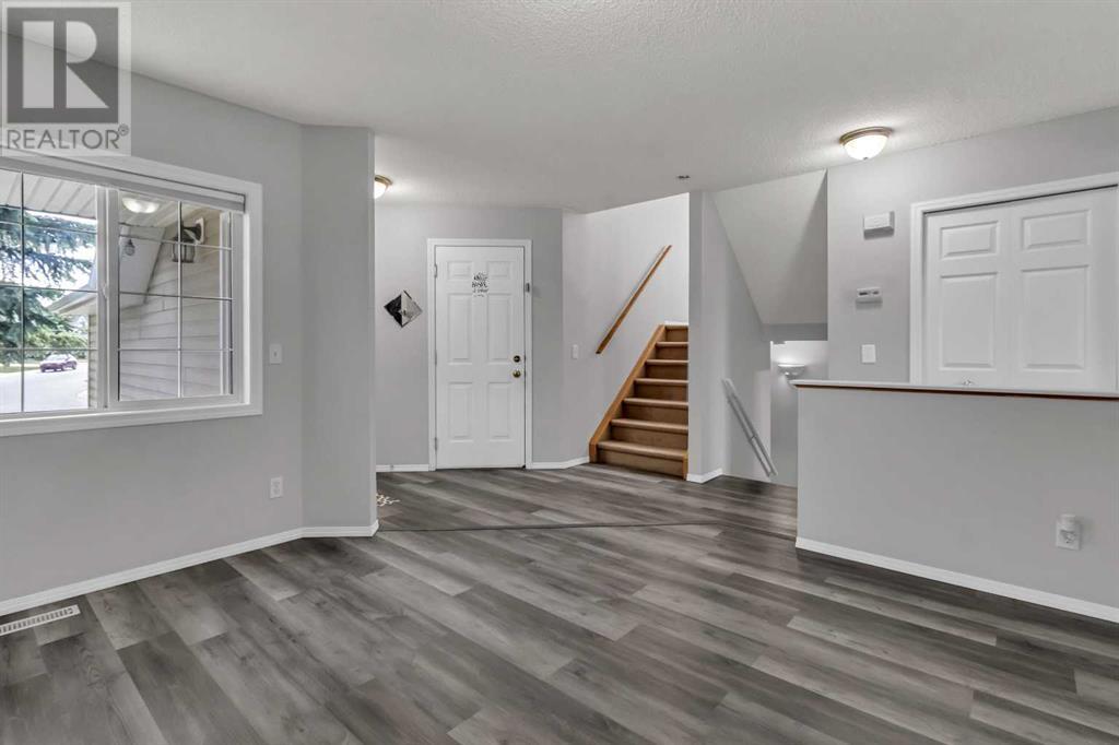 Single Family House for Sale in  Royal Elm Drive NW Royal Oak Calgary 