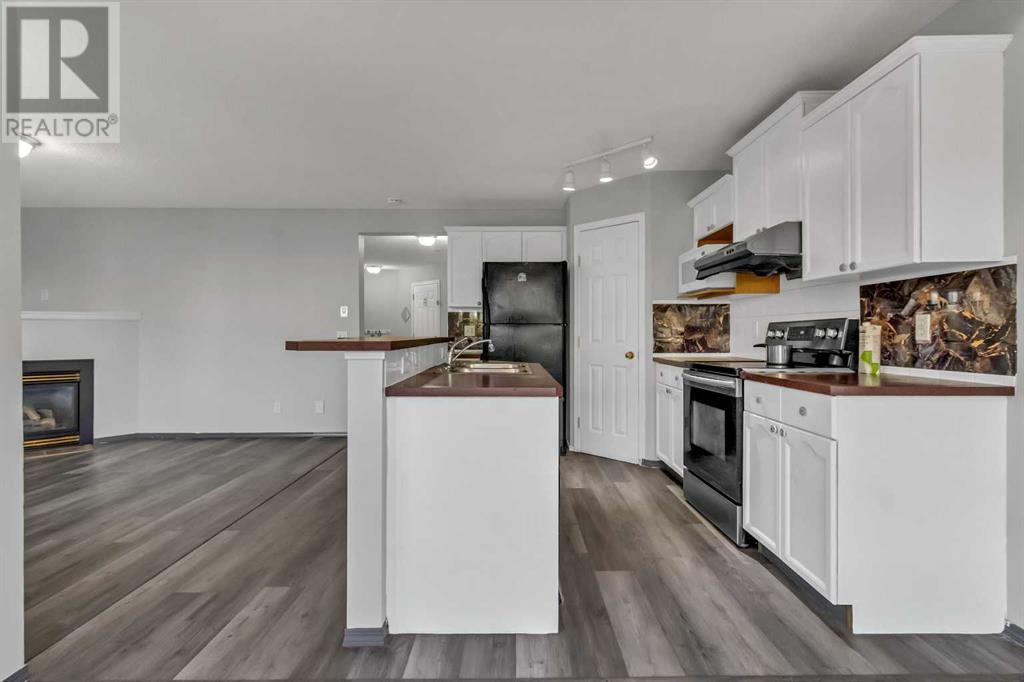 Single Family House for Sale in  Royal Elm Drive NW Royal Oak Calgary 