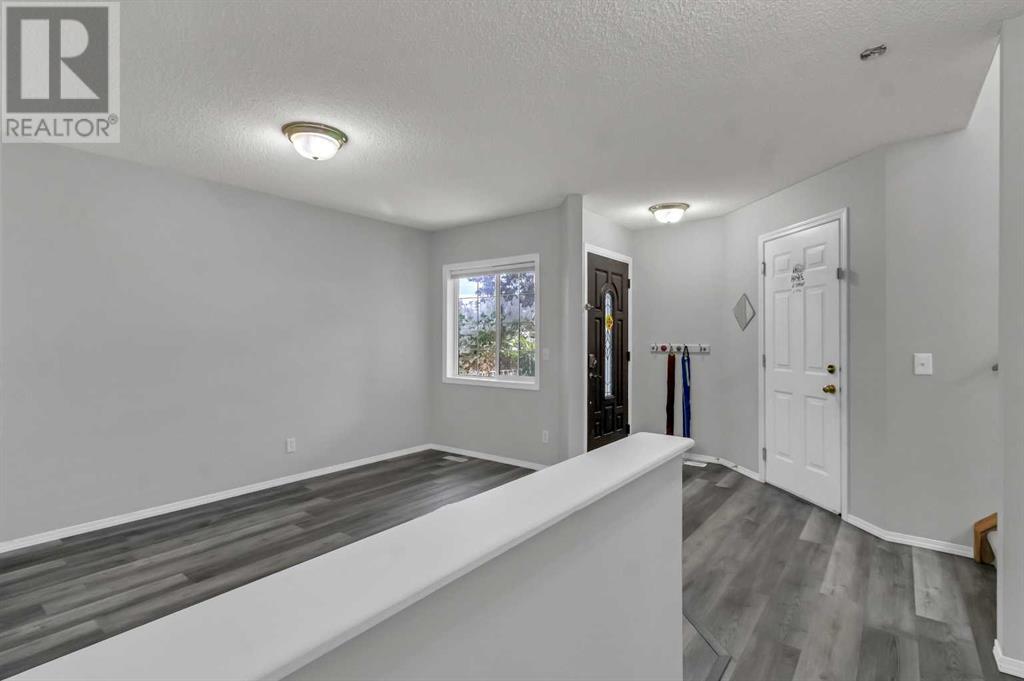 Single Family House for Sale in  Royal Elm Drive NW Royal Oak Calgary 
