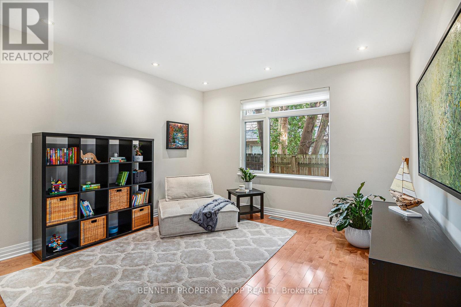 Photo 9 of 1934 Lenester Avenue, Ottawa ON