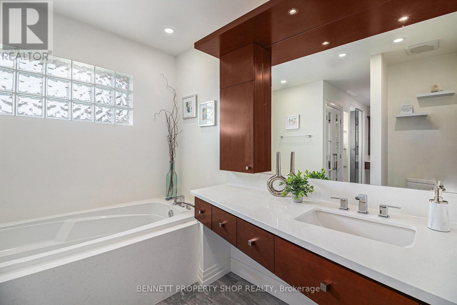 Photo 31 of 1934 Lenester Avenue, Ottawa ON