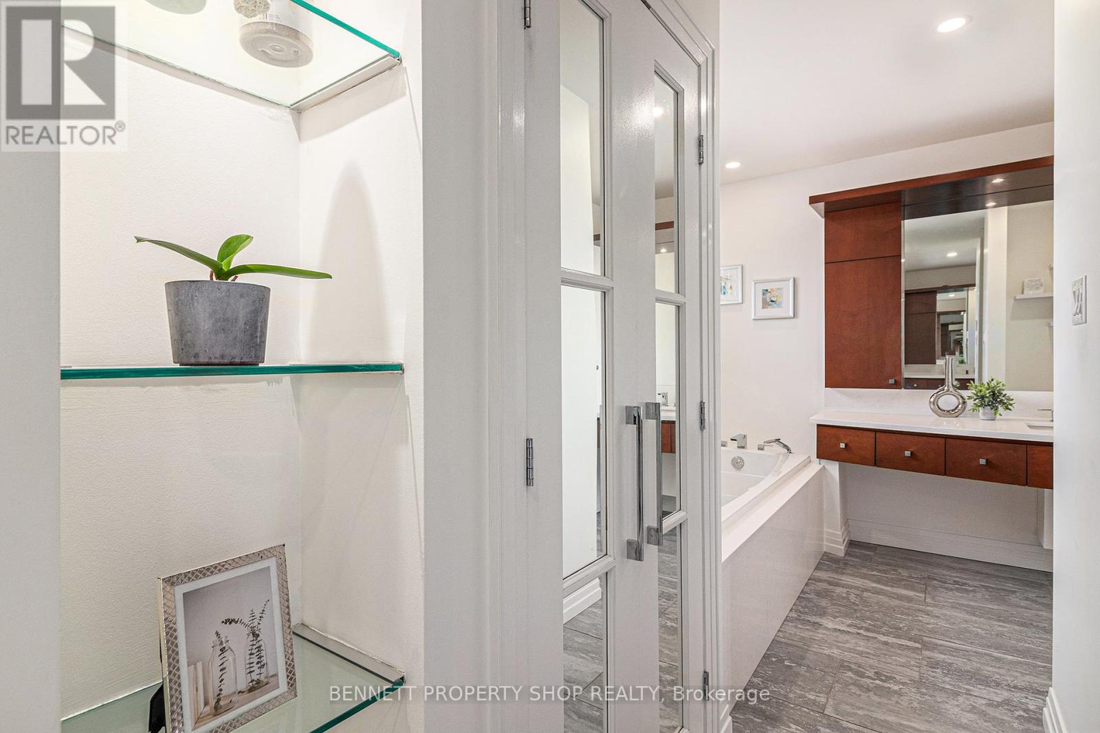 Photo 41 of 1934 Lenester Avenue, Ottawa ON