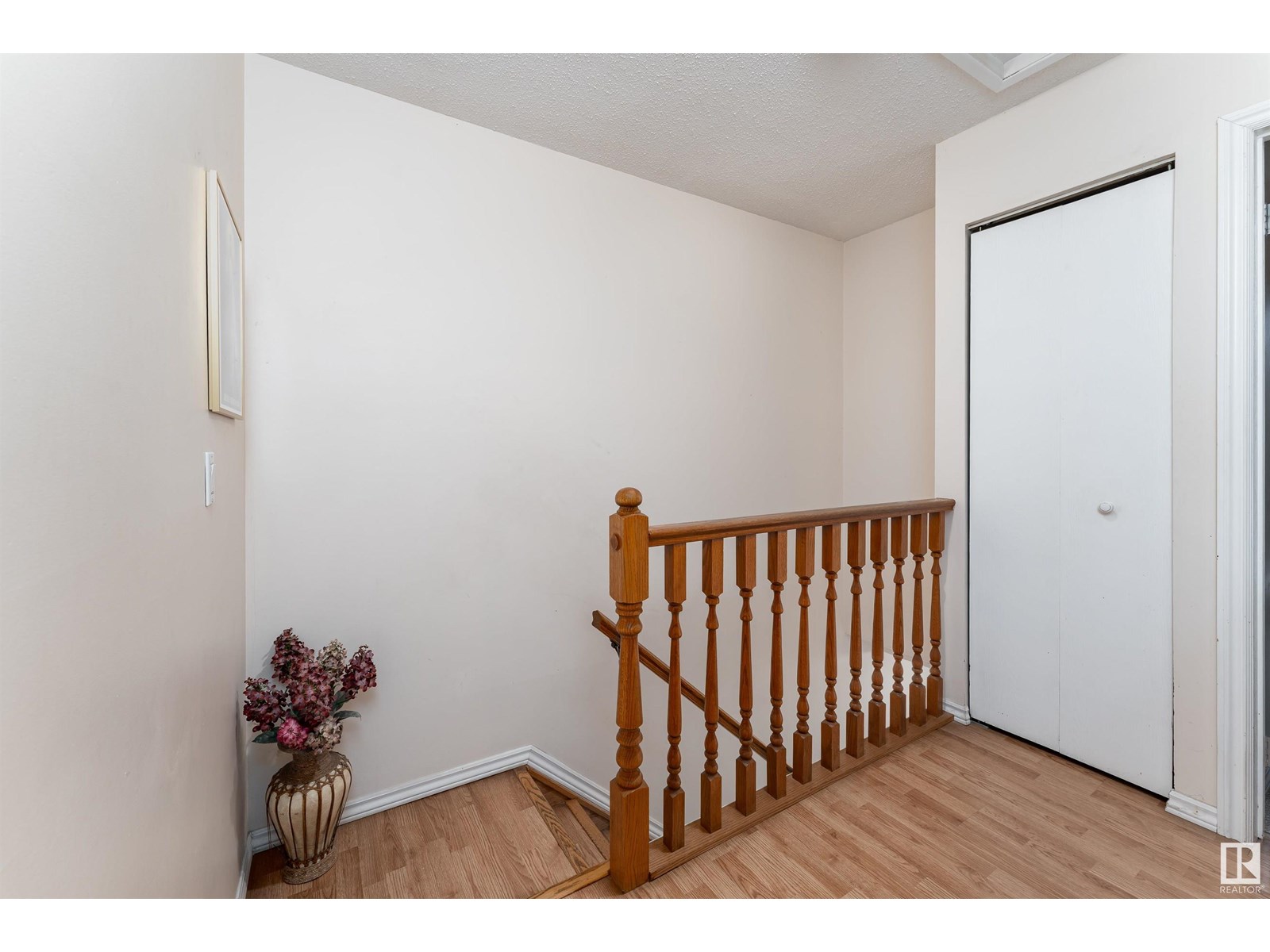 Photo 5 of 3195 139 Av Nw, Edmonton AB