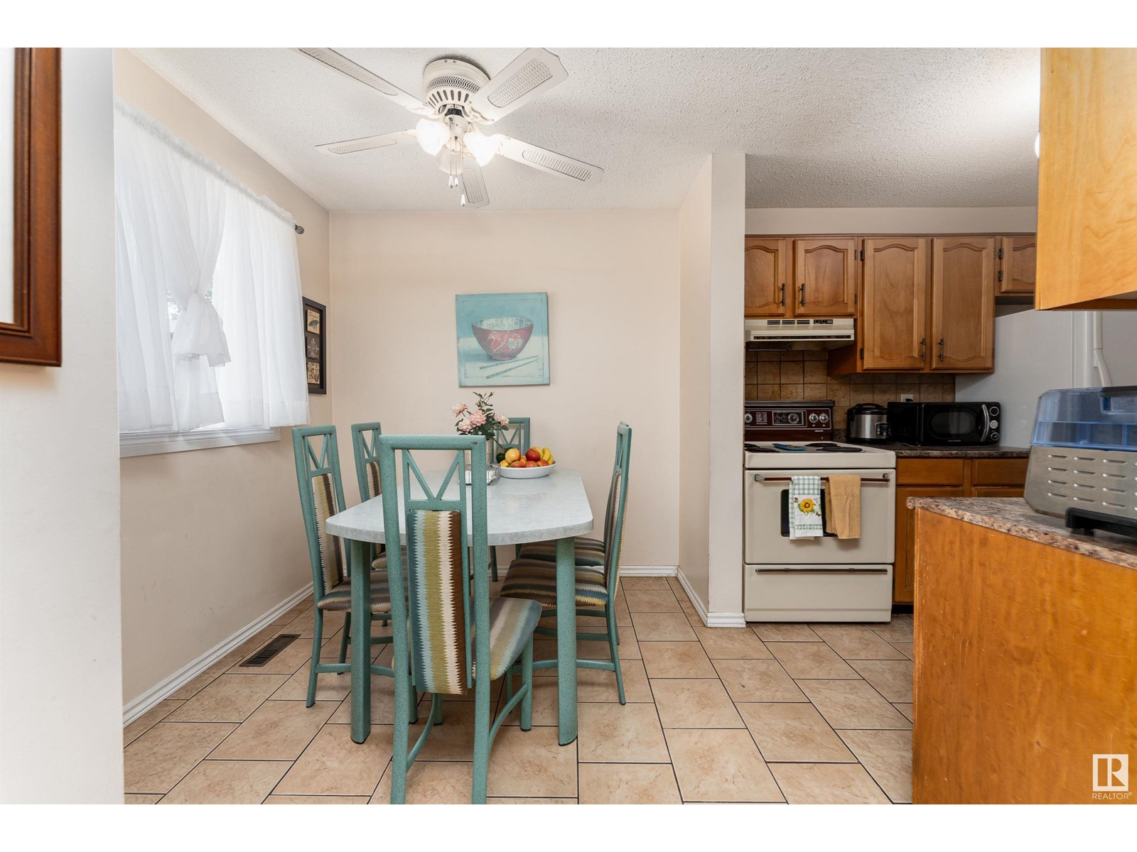 Photo 2 of 3195 139 Av Nw, Edmonton AB
