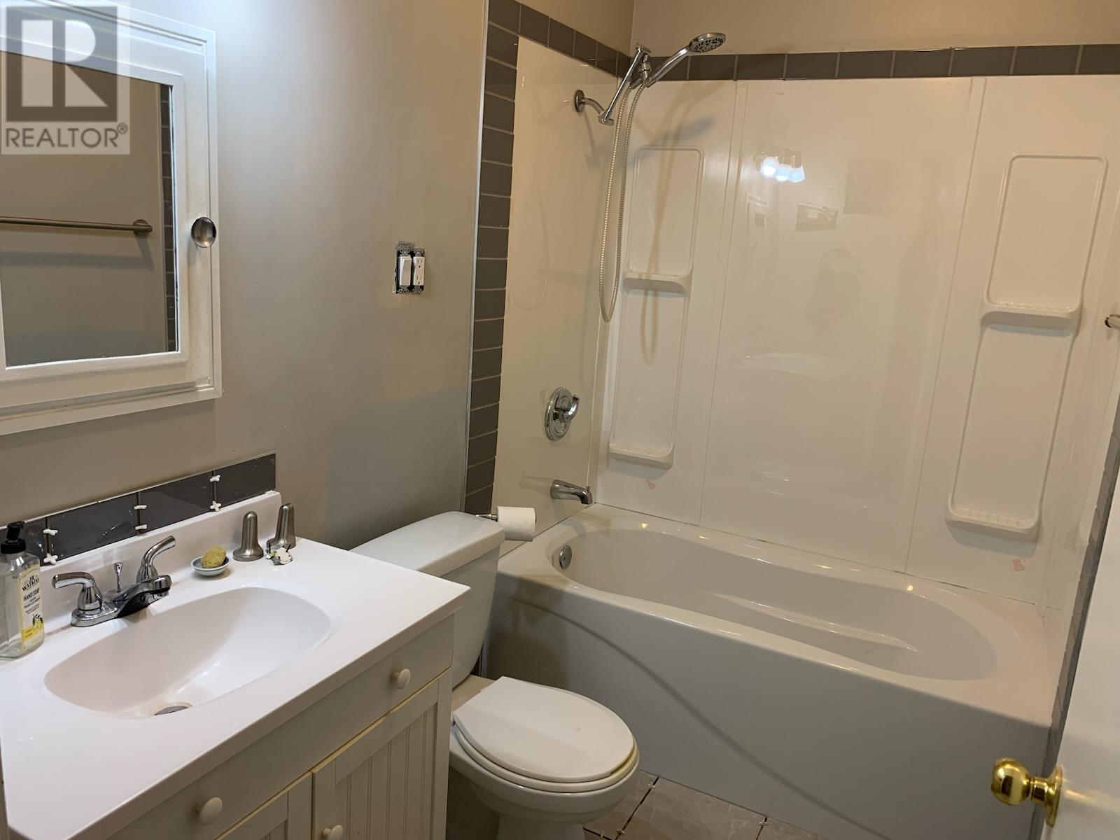 316 6TH Avenue, Nakusp