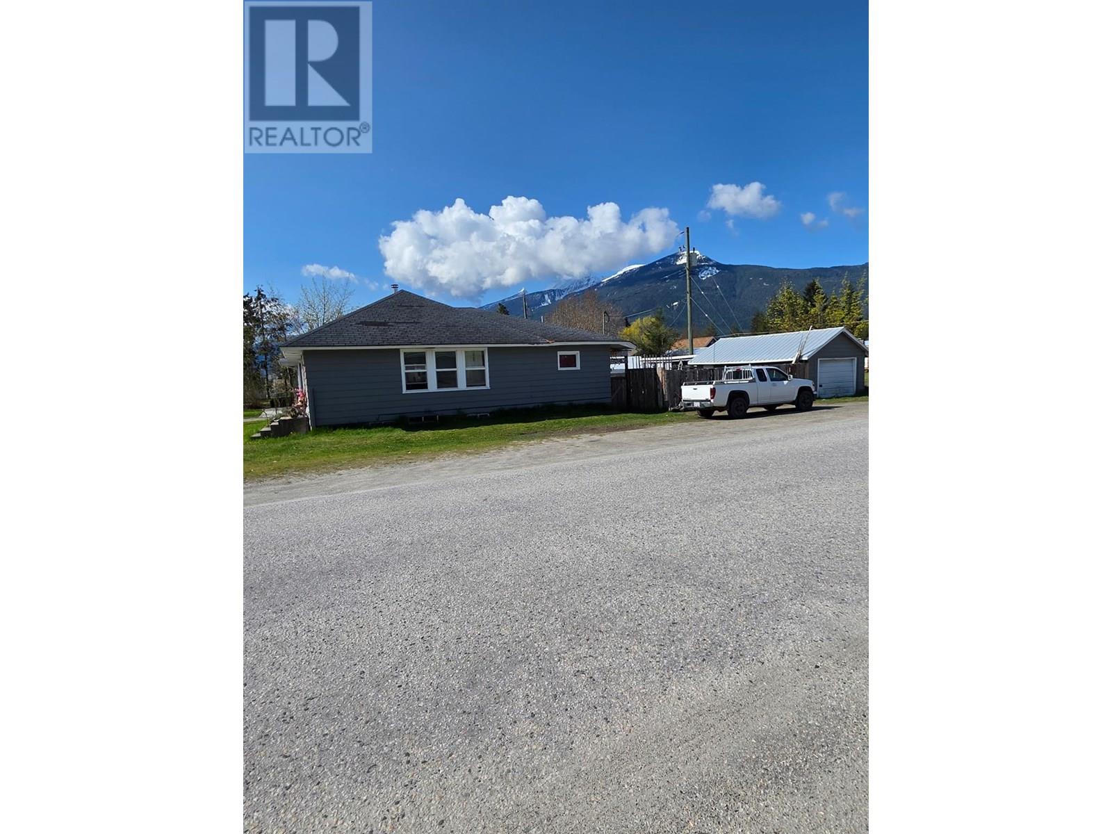 316 6TH Avenue, Nakusp
